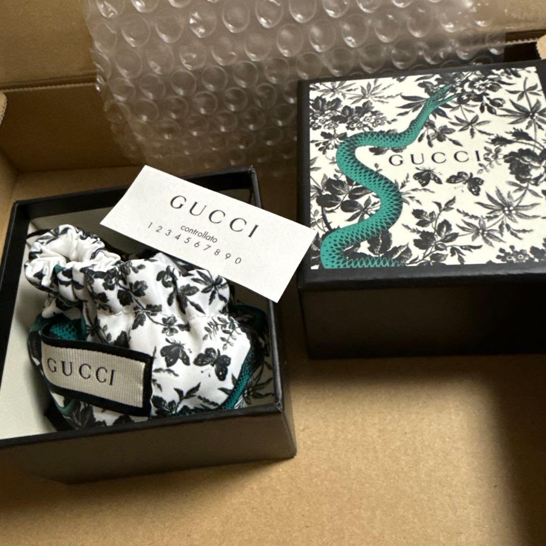 GUCCI ブラインド　フォー　ラブ　ペンダント