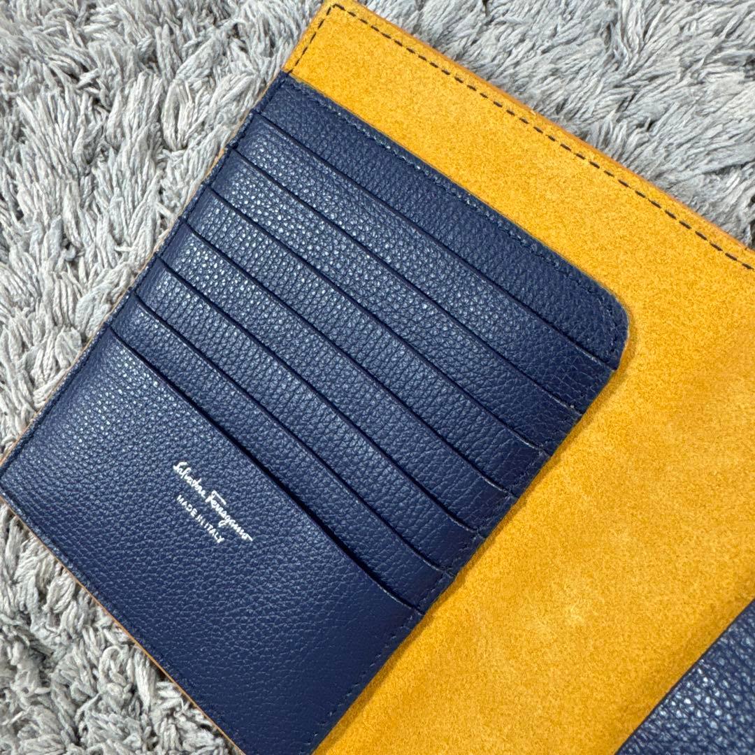 【美品】 Salvatore Ferragamo 天然本皮 パスポートケース