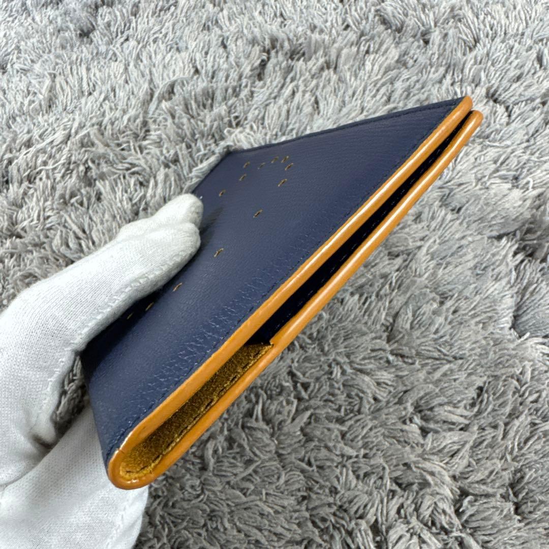 【美品】 Salvatore Ferragamo 天然本皮 パスポートケース