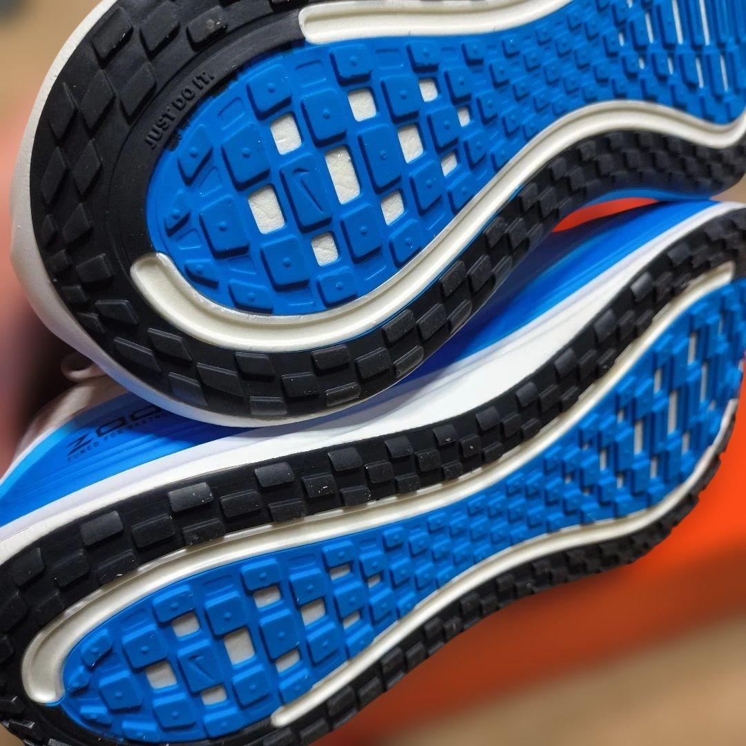 Nike ボメロプラス　27cm ランニングシューズ ホワイト/ブルー