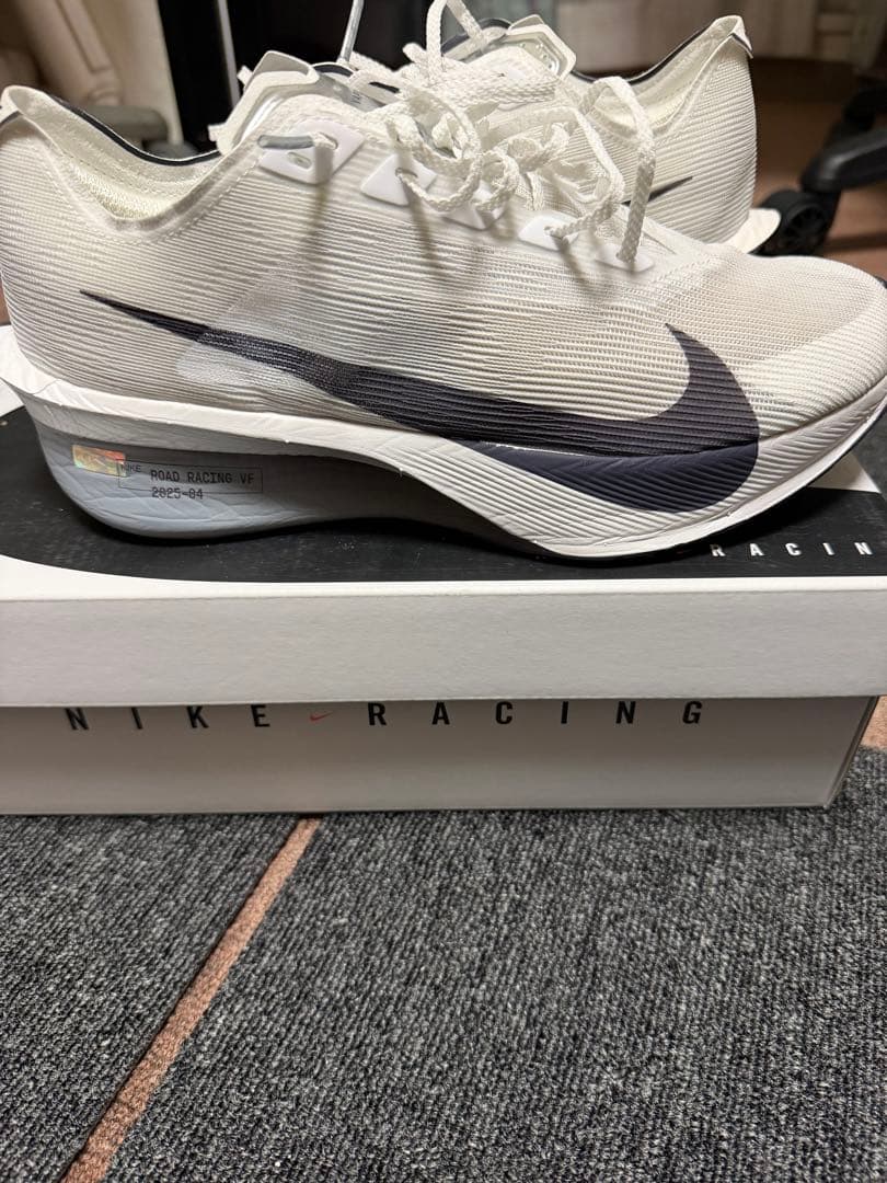NIKE ヴェイパーフライ4 26.5