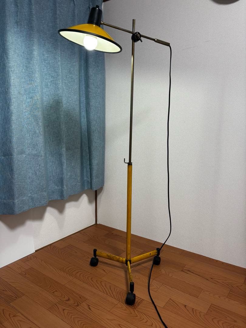 レトロ　フロアスタンドライト　ヴィンテージ　フロア　ランプ　イエロー