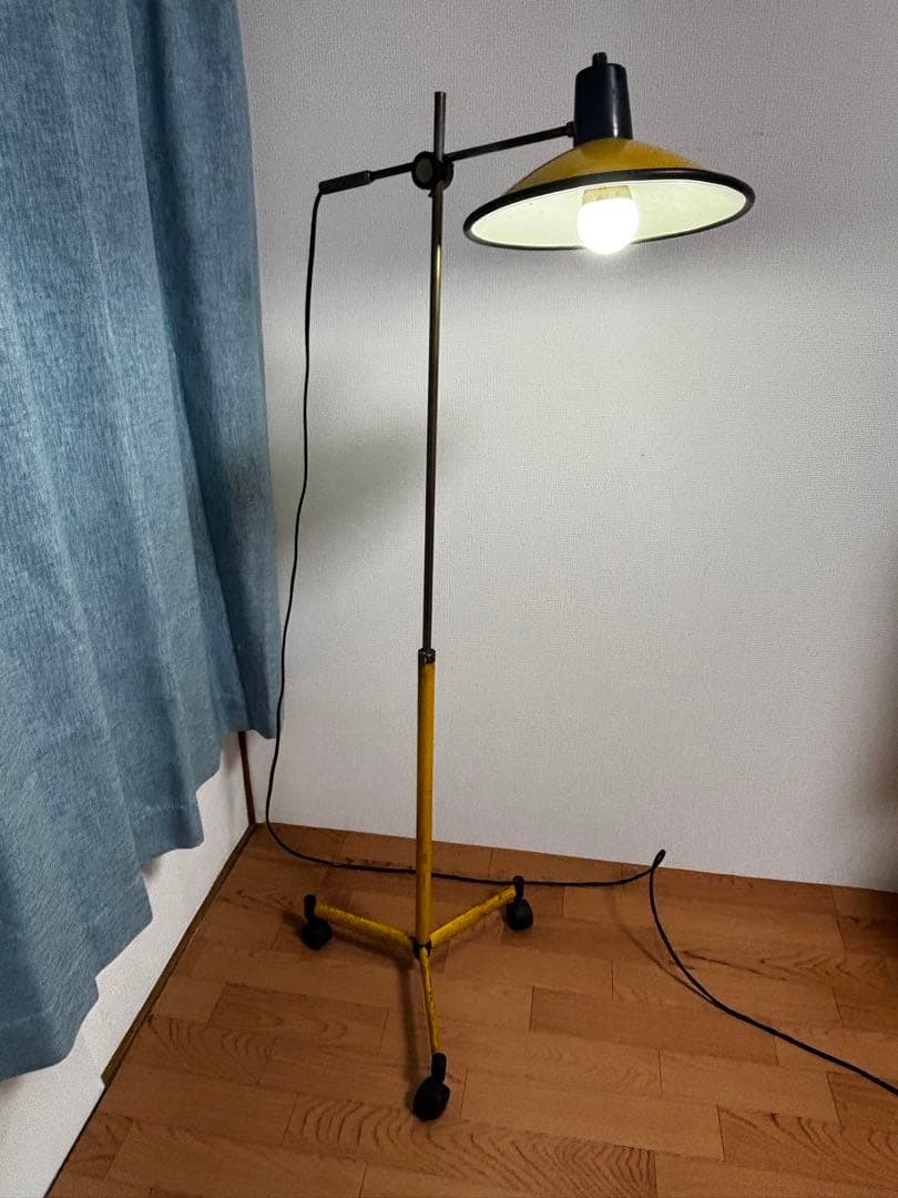レトロ　フロアスタンドライト　ヴィンテージ　フロア　ランプ　イエロー
