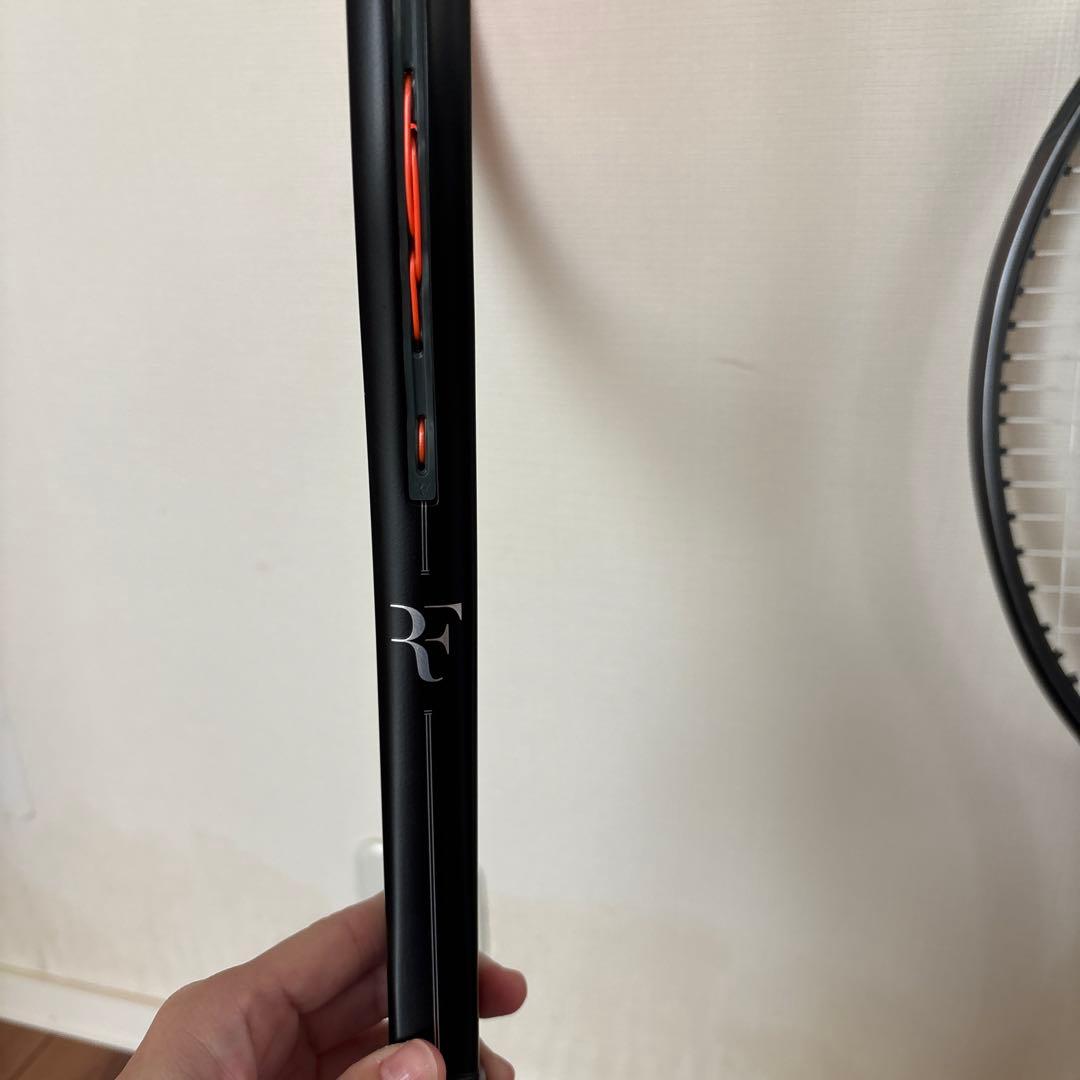 テニスラケット　ウィルソンRF01 300g G2