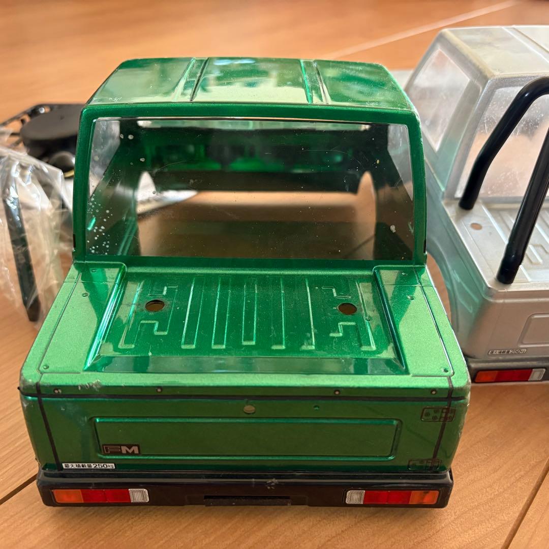 ★タミヤ ジムニー ボディー×2個 余りパーツあり