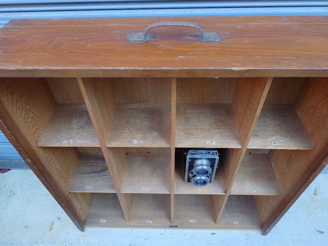 レトロ木製カメラ収納箱 12個スペース　フタ付　蔵出し　古民家　店舗什器