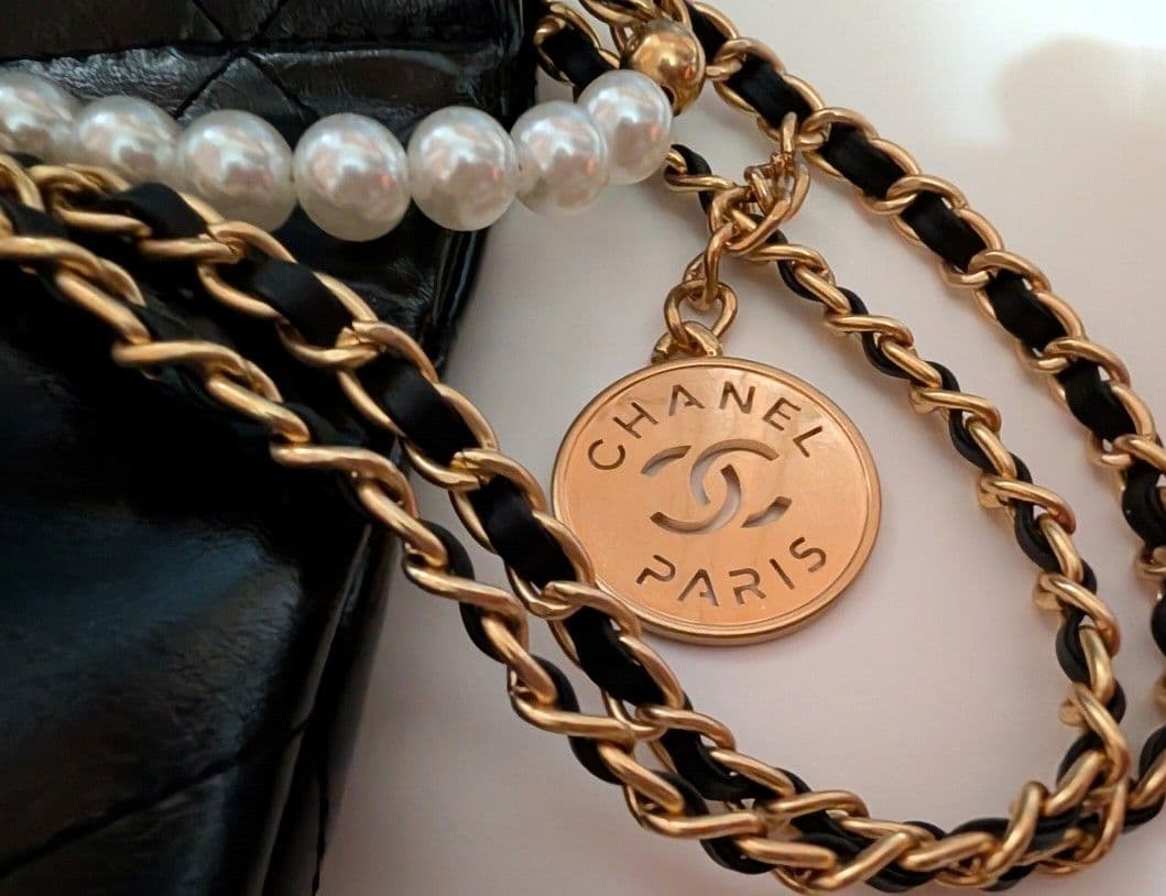 CHANELノベルティキルティング チェーンショルダー2wayバッグエナメル加工