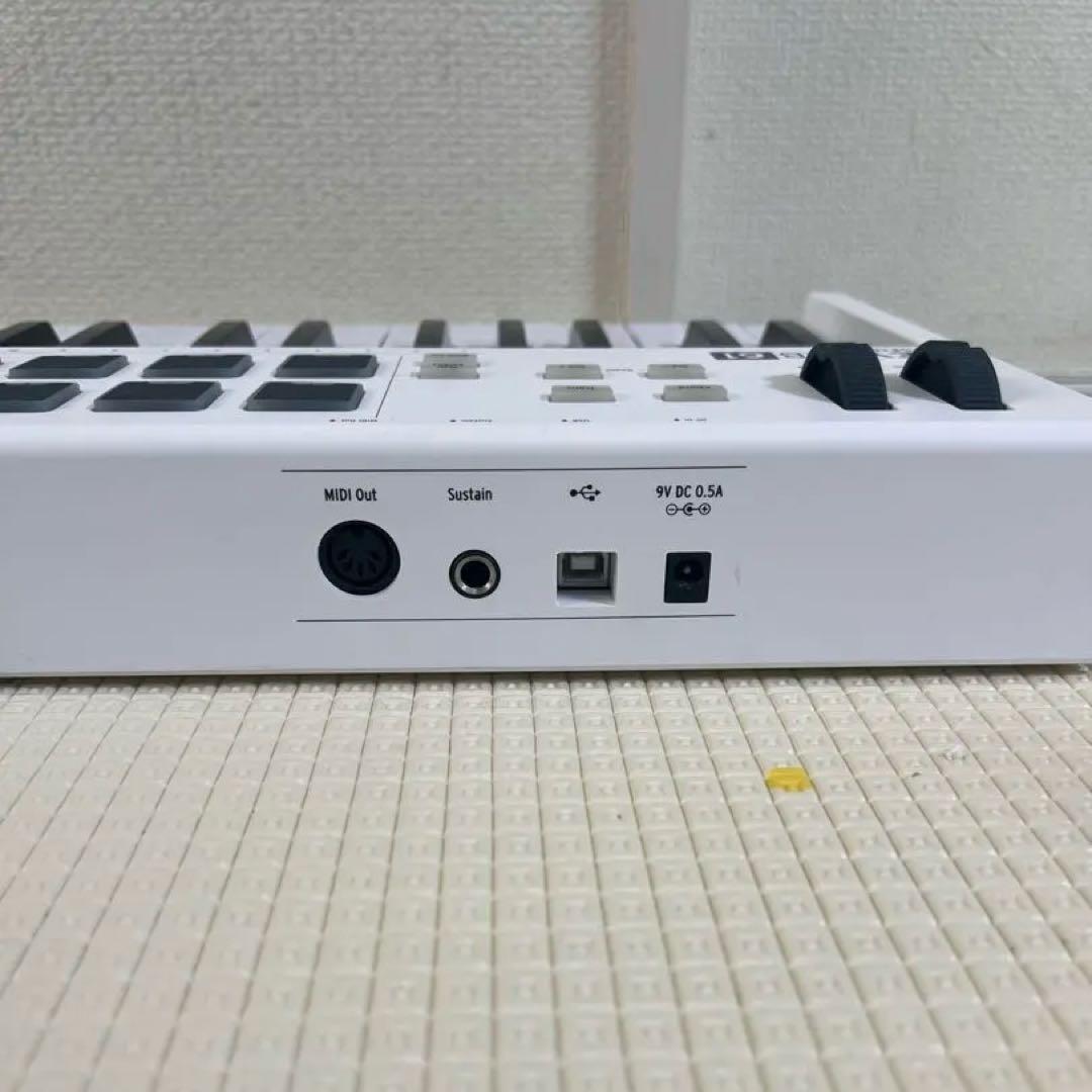 美品Arturia キーボードコントローラーKeyLab61 Essential