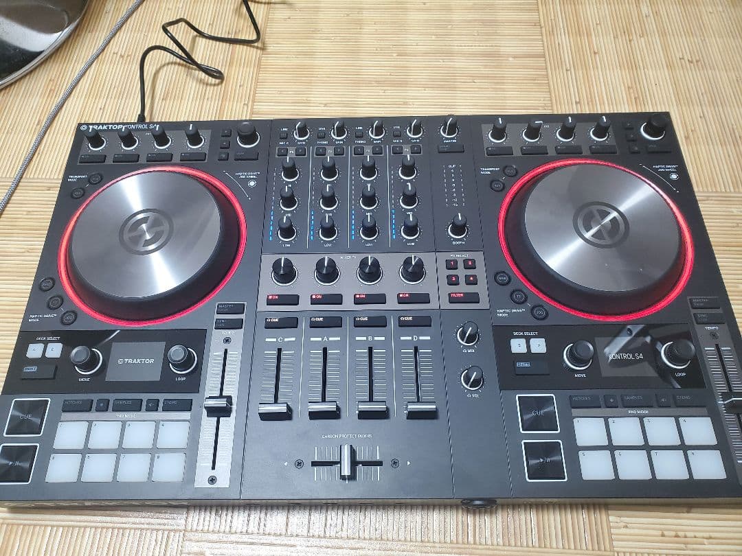 Traktor Kontrol S4 MK3 コントローラー