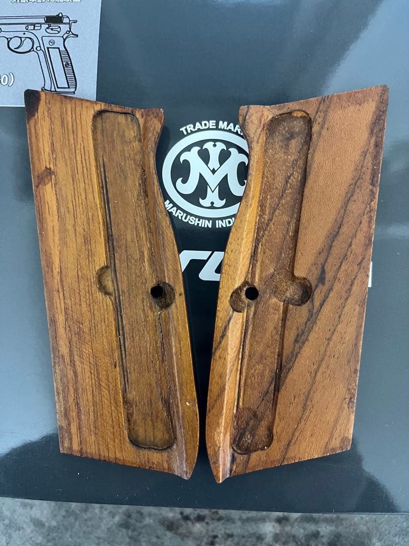 【中古　希少　木製グリップ付】カートリッジ排挟タイプCZ75 エクセレントHW