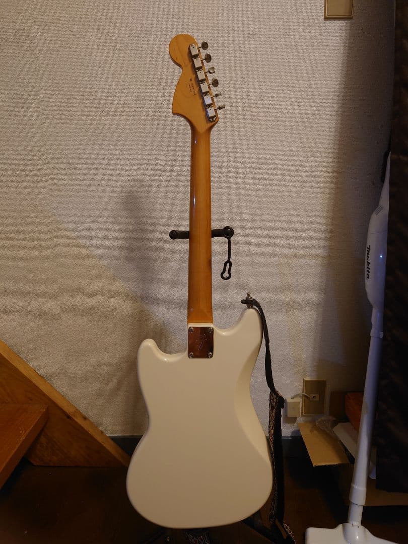 5/30まで　Fender Mustang ホワイト