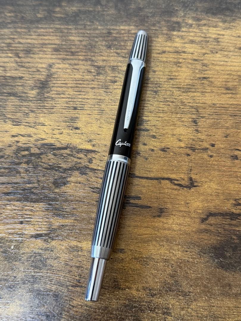 新品未使用　1971年製　キャップレス　蝕刻　ストライプ　14金　万年筆　F