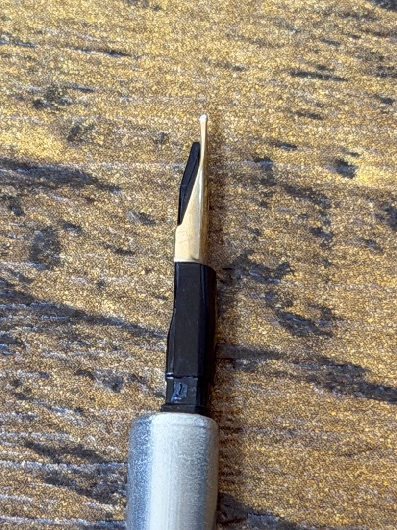 新品未使用　1971年製　キャップレス　蝕刻　ストライプ　14金　万年筆　F