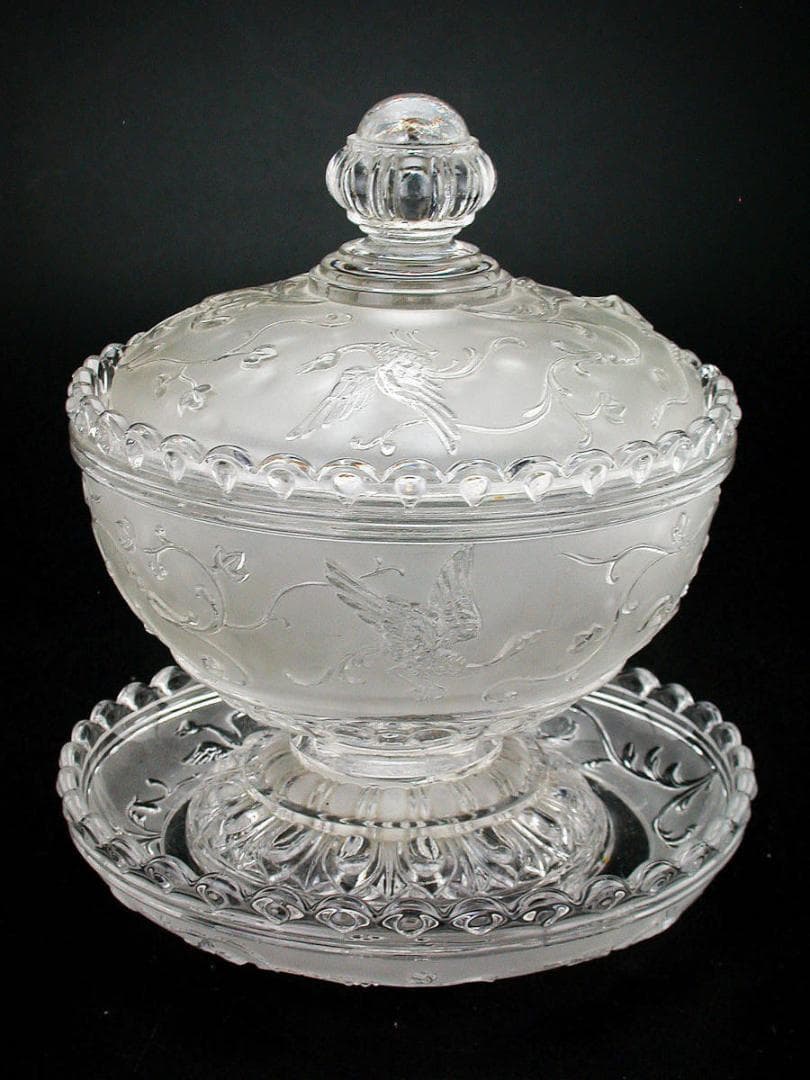 銘品1880年頃製 オールドバカラ ルネサンス様式鳳凰紋様飛鳥唐草紋蓋物