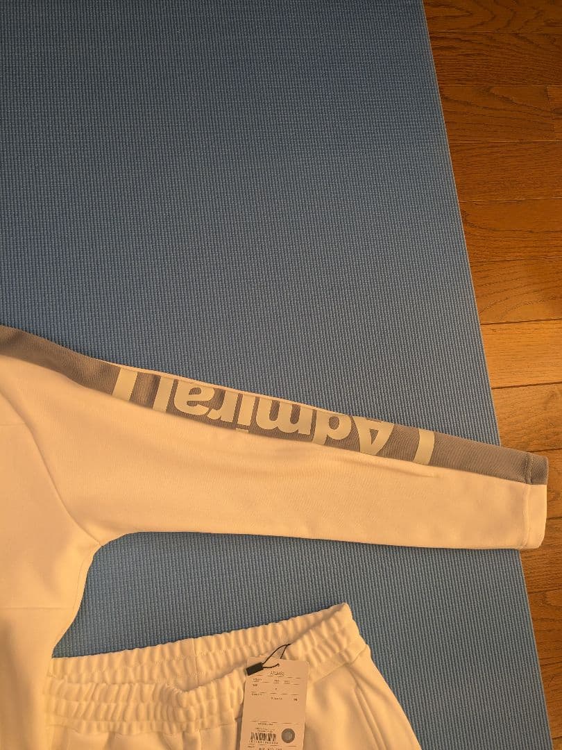 Admiralウォームアップ　パンツ新品未使用　ジャケット１回着用　レディース