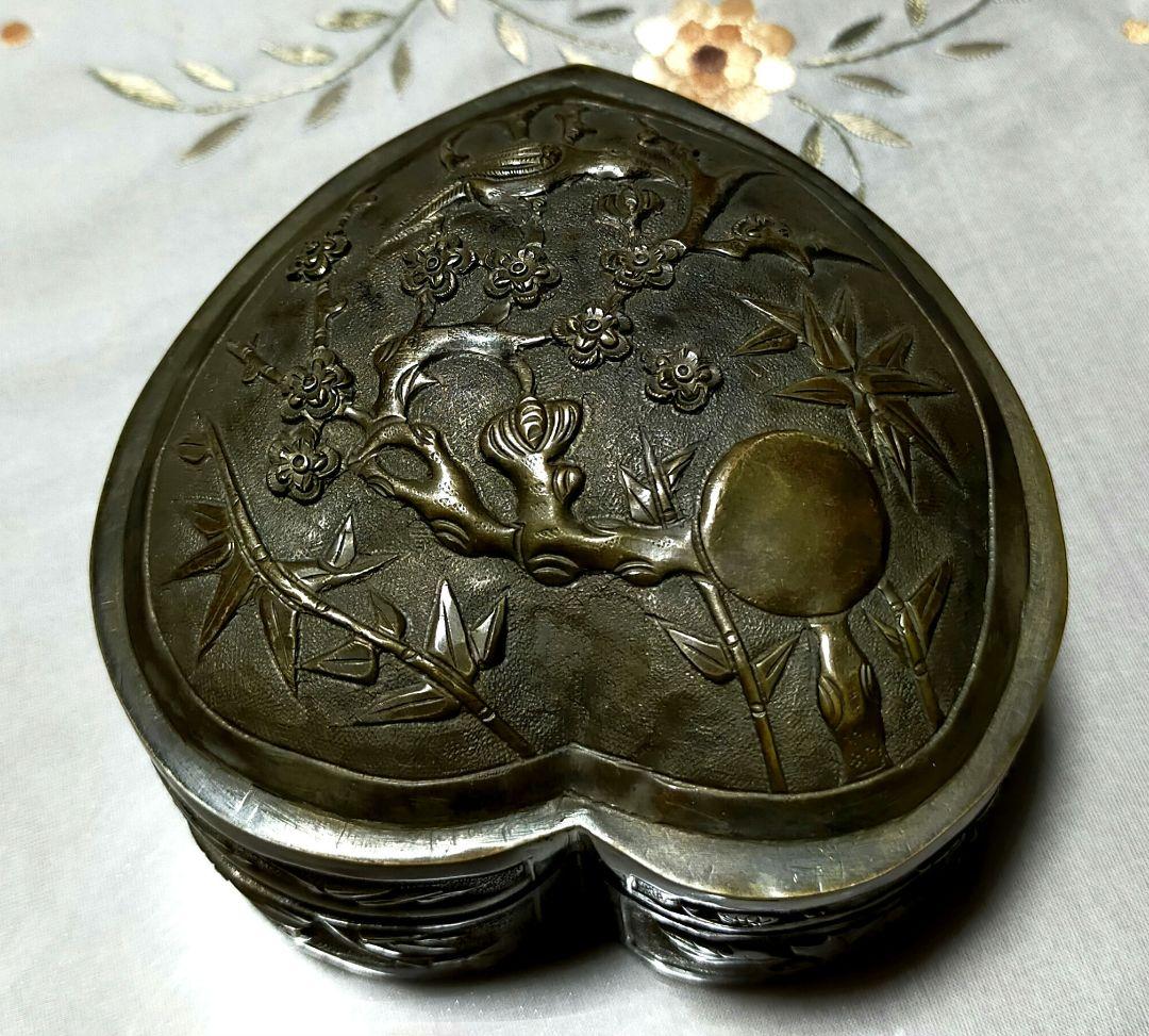 セール✨アンティーク金属細工古銅　花、竹、鳥紋浮彫　ハート型香合　小物入れ手作り