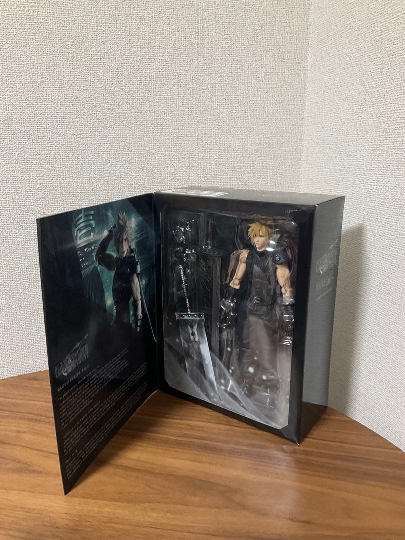FFVII PLAY ARTS改 クラウド　フィギュア