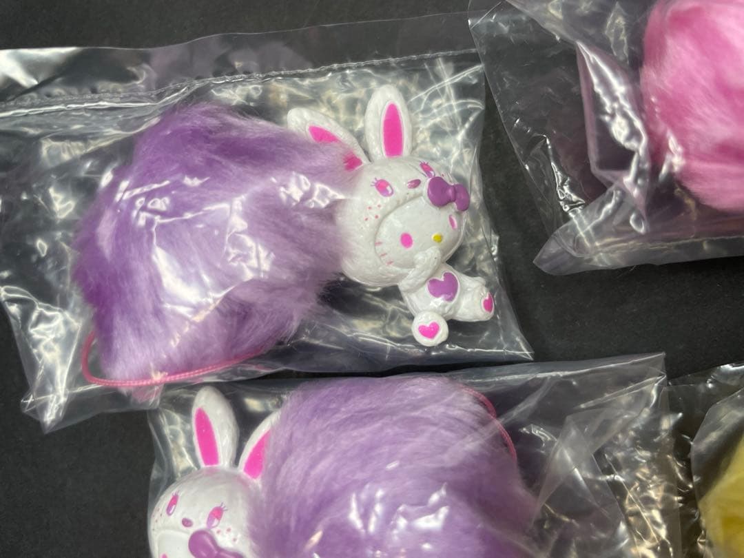 キティ　カラフルバニー　マスコット　ファー　ふわふわ　ストラップ　レア　未使用