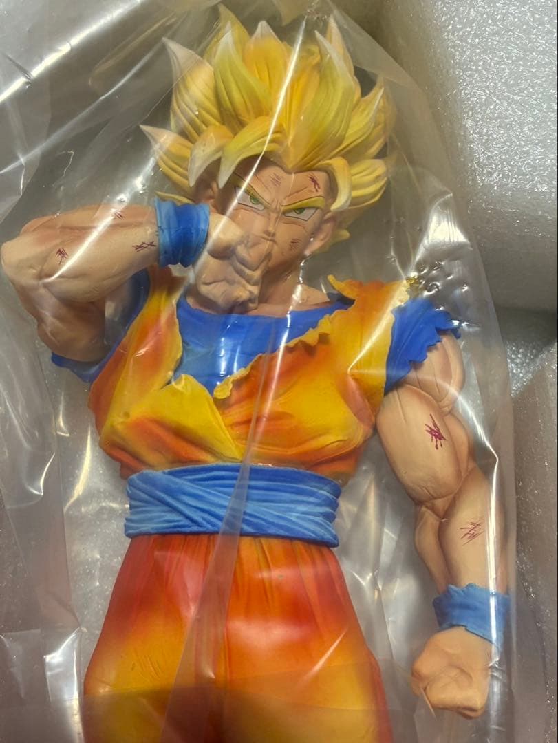ドラゴンボール　JJstudio製　SS2孫悟空　光点灯台座付き　新品未使用品。