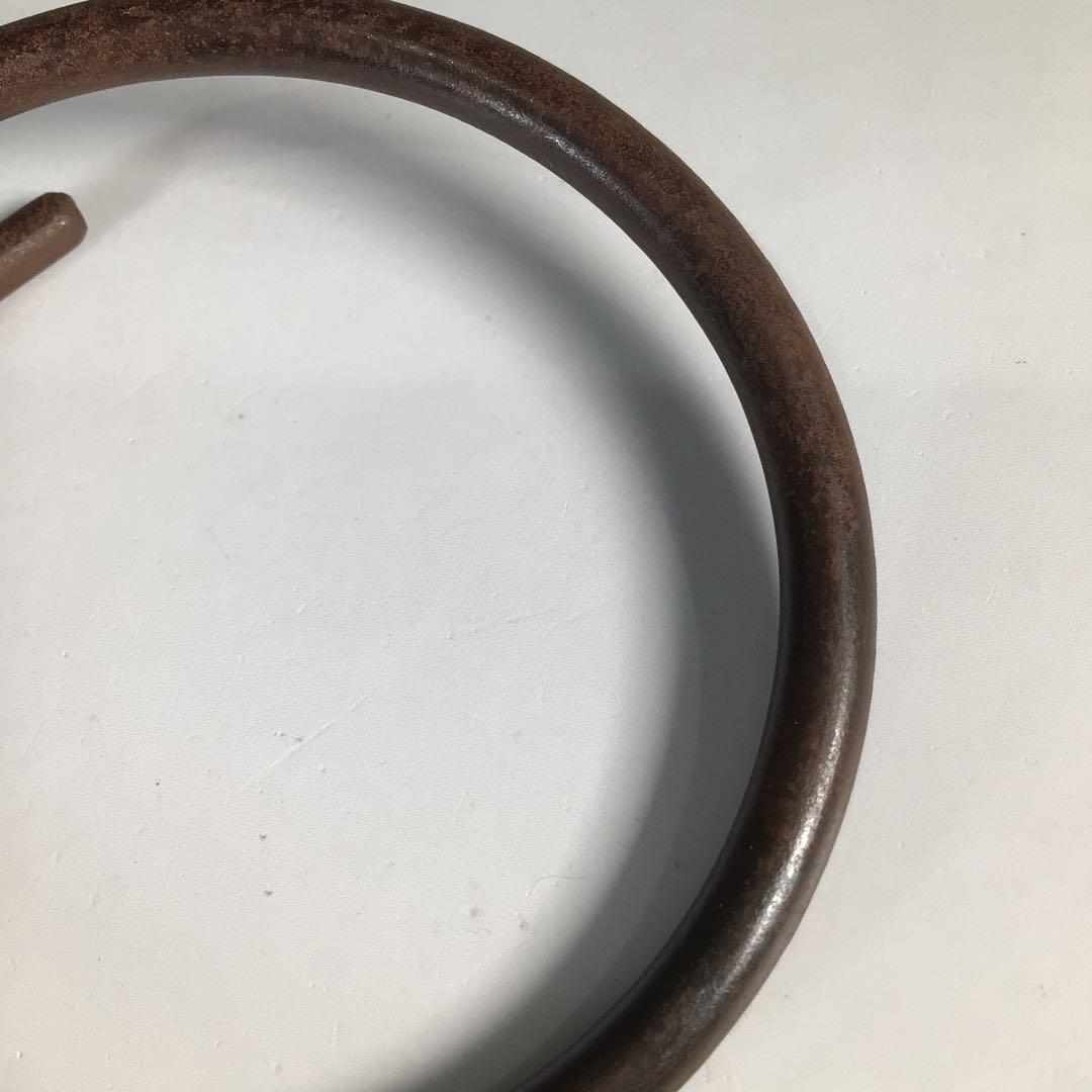 Ｎ５２４　釜釻　『加藤忠三郎(了三)造』『鉄製』『釜鐶』　共箱　茶道具