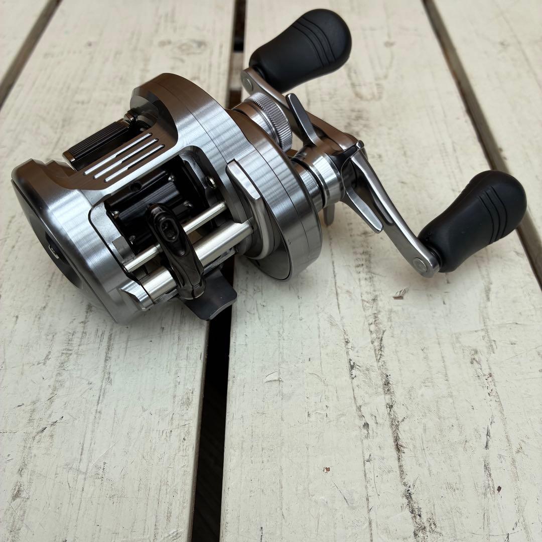 0631 シマノ 19 カルカッタ　コンクエスト DC201