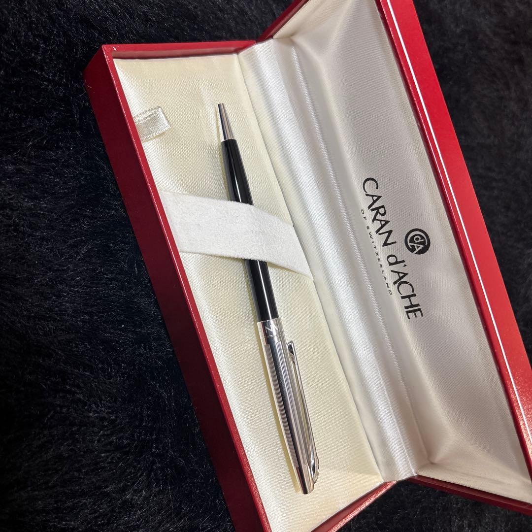 CARAN d'ACHE ボールペン 黒/シルバー