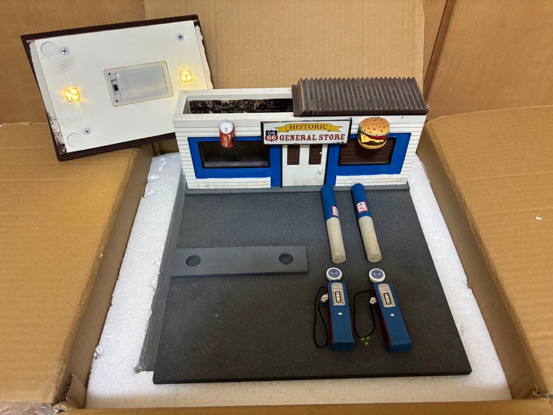 ミニカー American Diorama 1:24 Gas Station Dioram