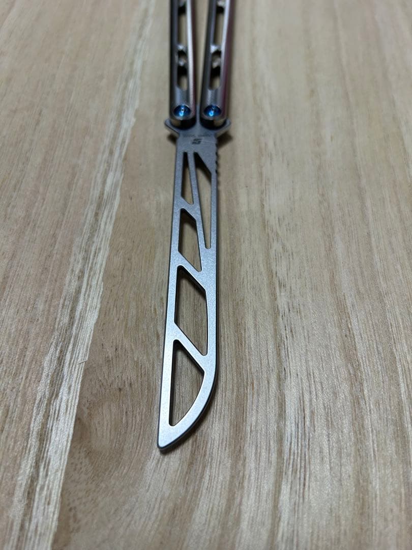 スポーツトイ・アクショントイ Armed Shark Tsunami Clone