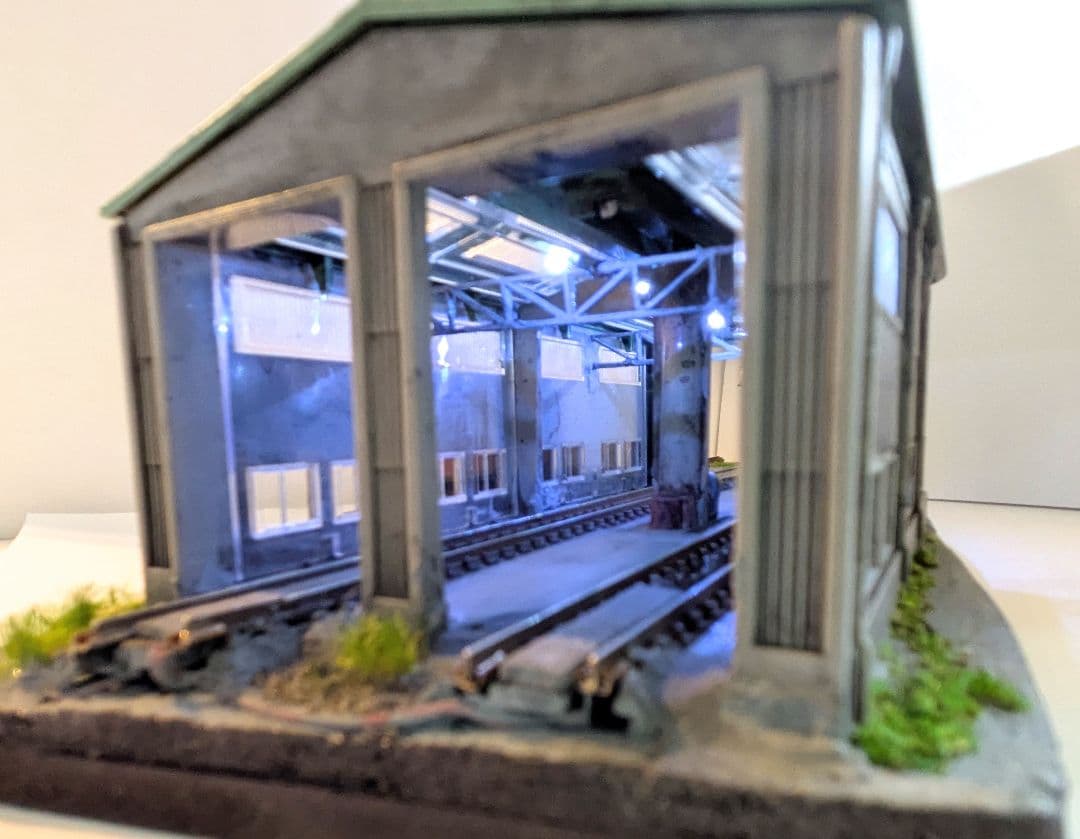 E*O様 Ｎゲージ・ジオラマ展示台【ディーゼル機関庫】※車両付き