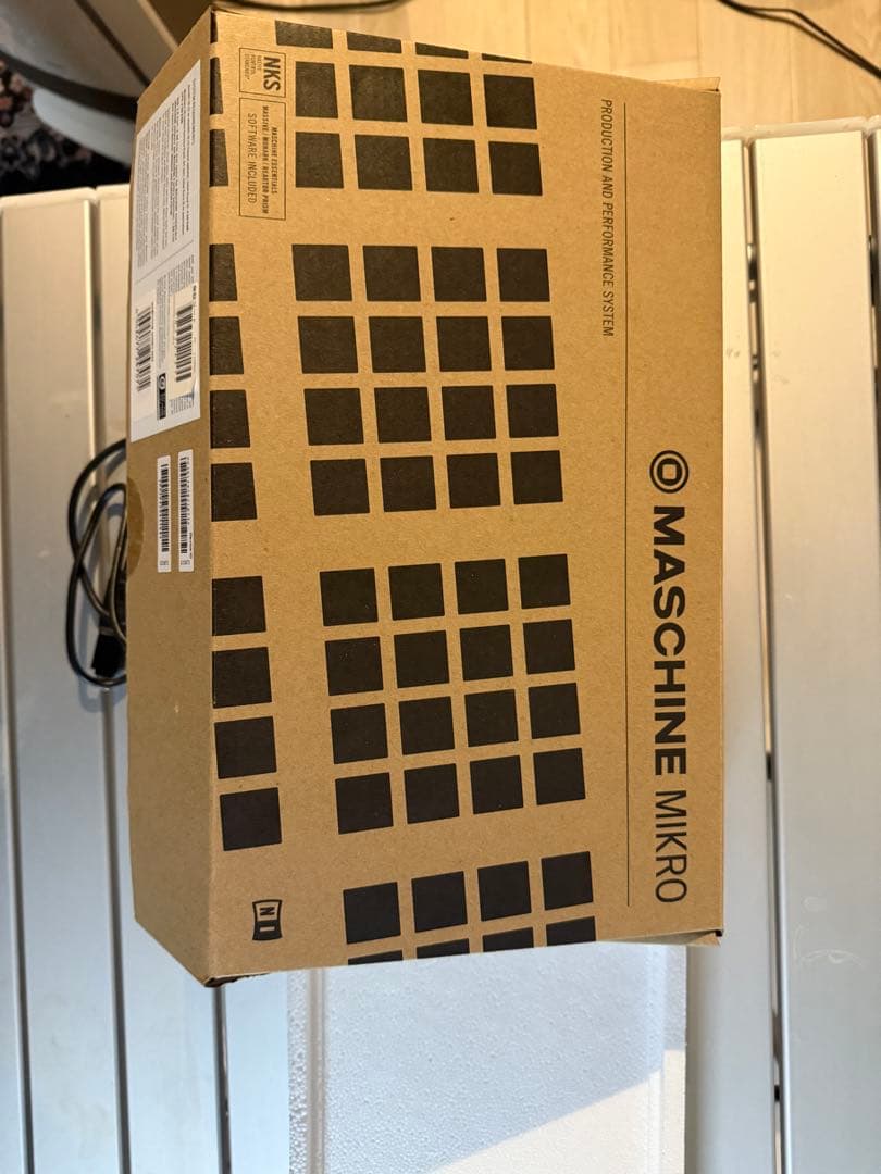 (NI) Maschine Mikro mK3 本体とケーブル