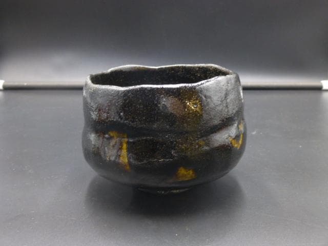 楽吉左衛門　十一代　慶入　黒茶碗／共箱／楽吉左衛門　十二代　弘入極め箱／仕覆