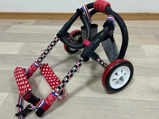 犬用車椅子、ミニュチアダックス用車椅子2輪車、犬の車椅子