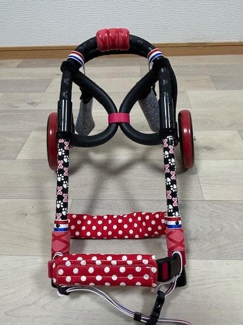 犬用車椅子、ミニュチアダックス用車椅子2輪車、犬の車椅子