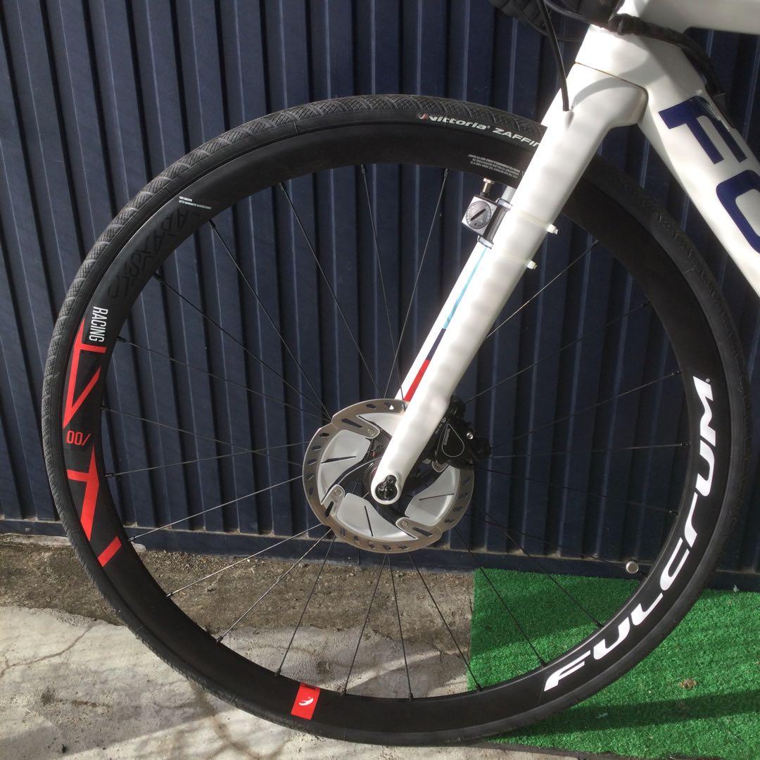 FOCUS ロードバイク ホワイト フルクラムホイール　引き取り限定