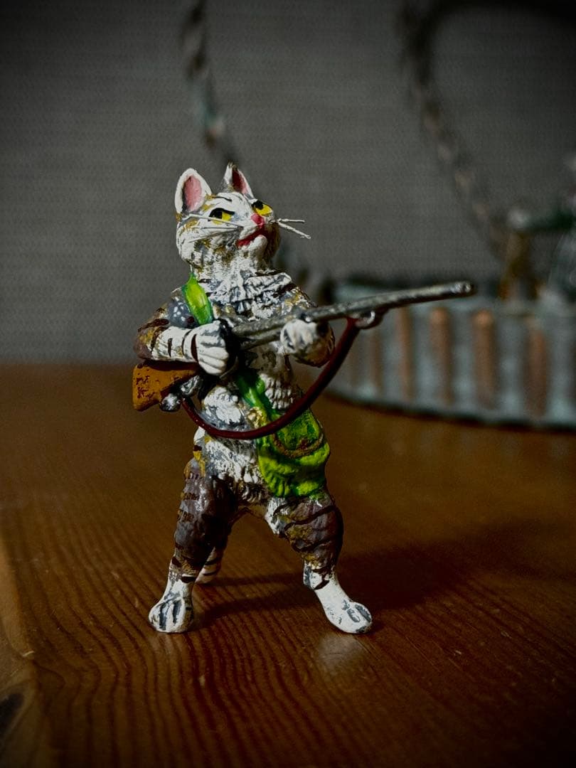 ヴィエナブロンズ　【猫のハンター】