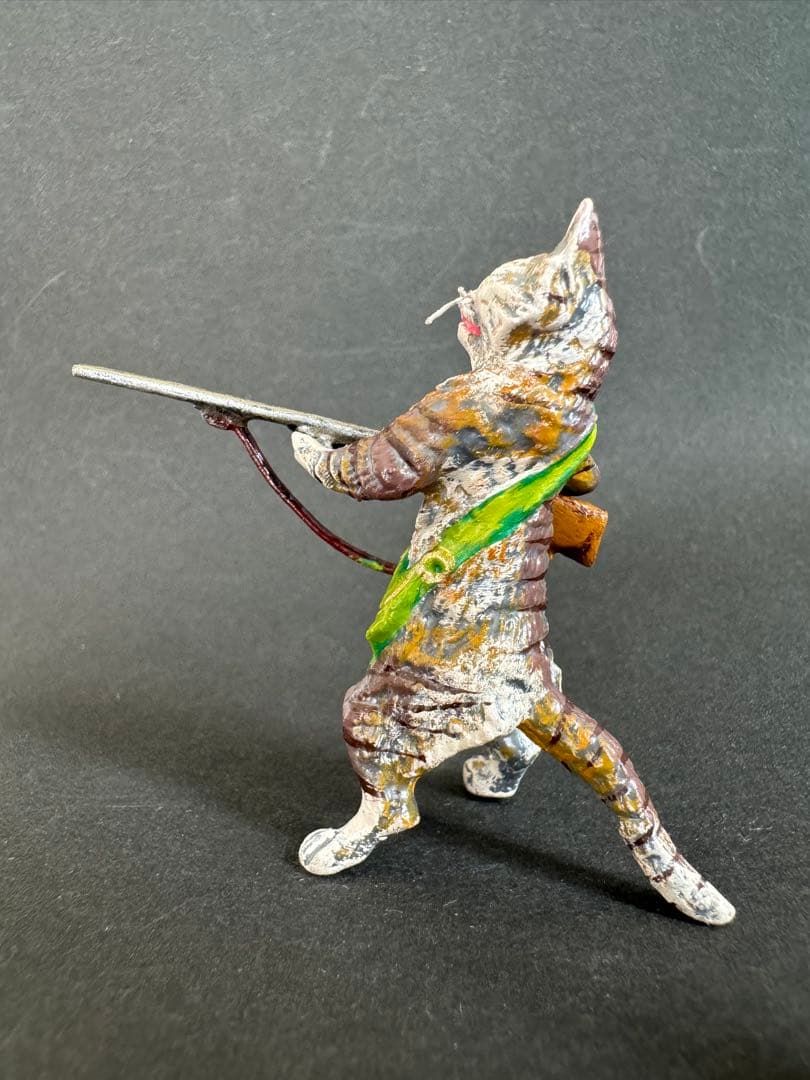 ヴィエナブロンズ　【猫のハンター】