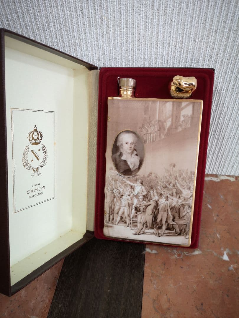 CAMUS Napoleonブック型ブランデー750ml未開栓専用ケース入り