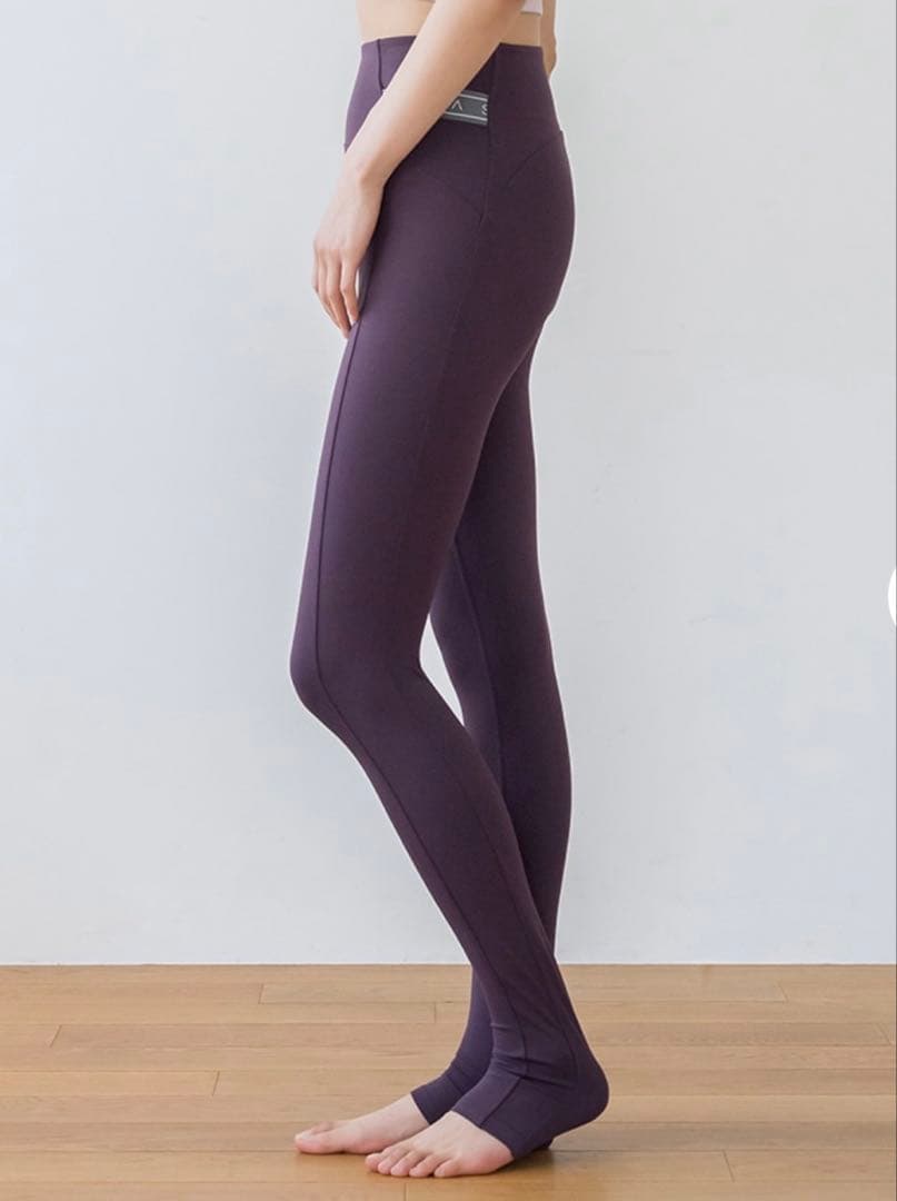 る*ん様 未開封　SUKALA サイドベルトトレンカレギンス　Sサイズ