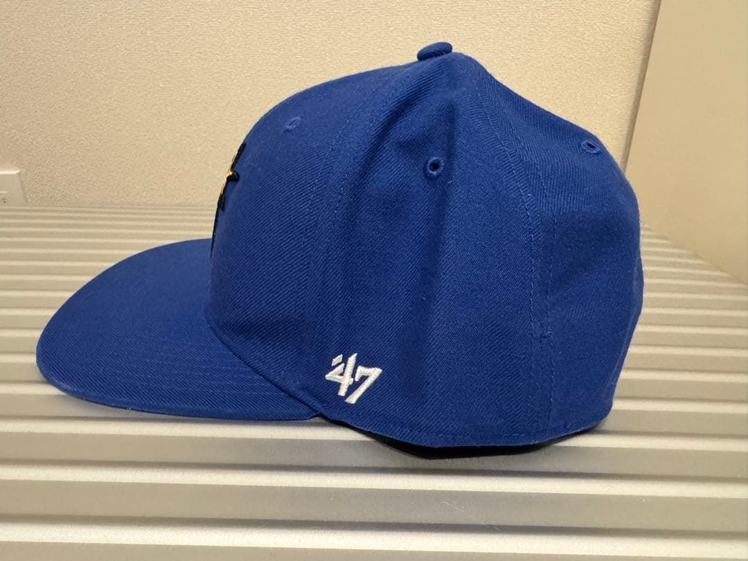 横浜denaベイスターズホームの47製キャップ、#2 牧選手のサイン刺繍入り。