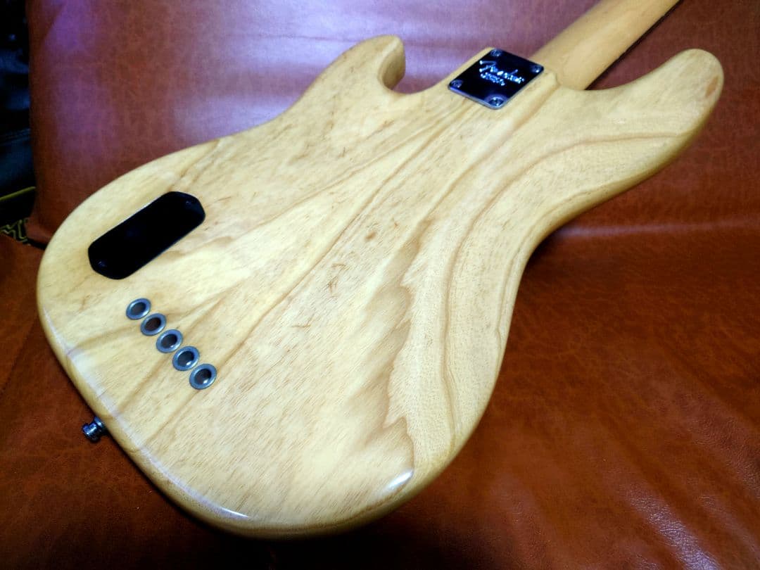 ベース Fender American Deluxe Precision Bass V