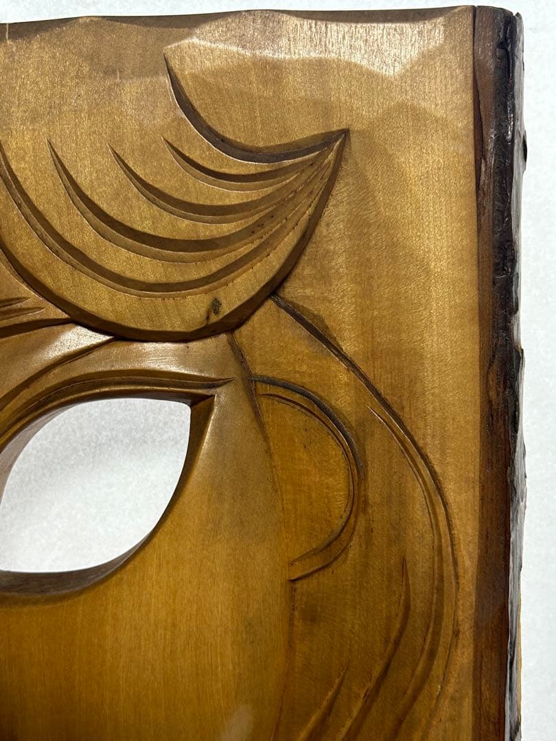 アイヌの女性　木製彫刻 女性の顔と蝶　北海道　アンティーク