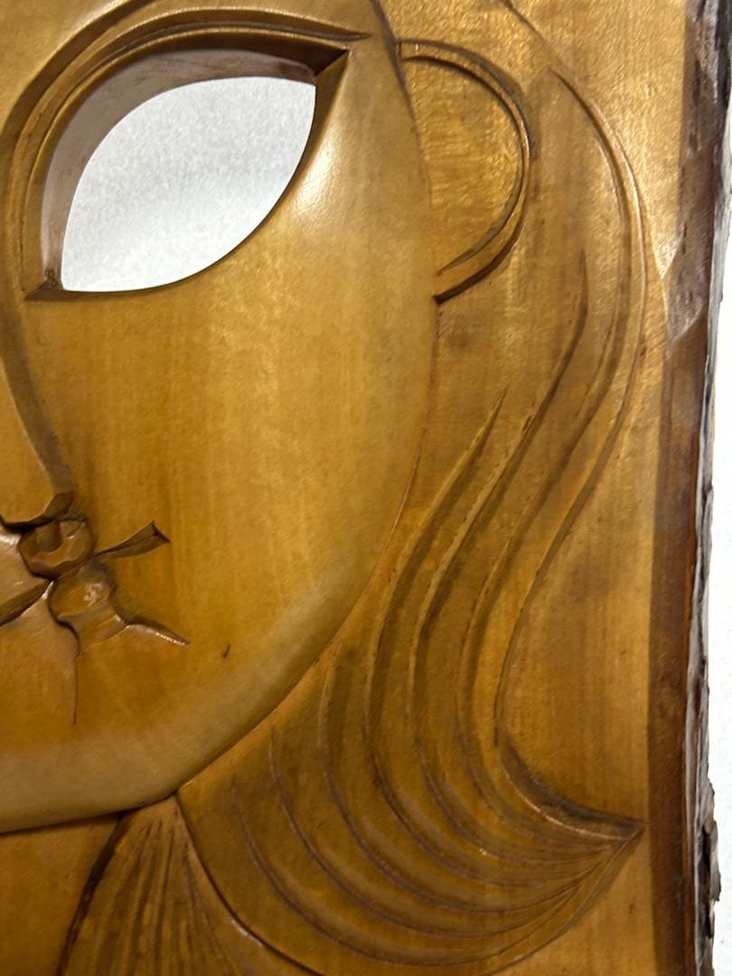 アイヌの女性　木製彫刻 女性の顔と蝶　北海道　アンティーク