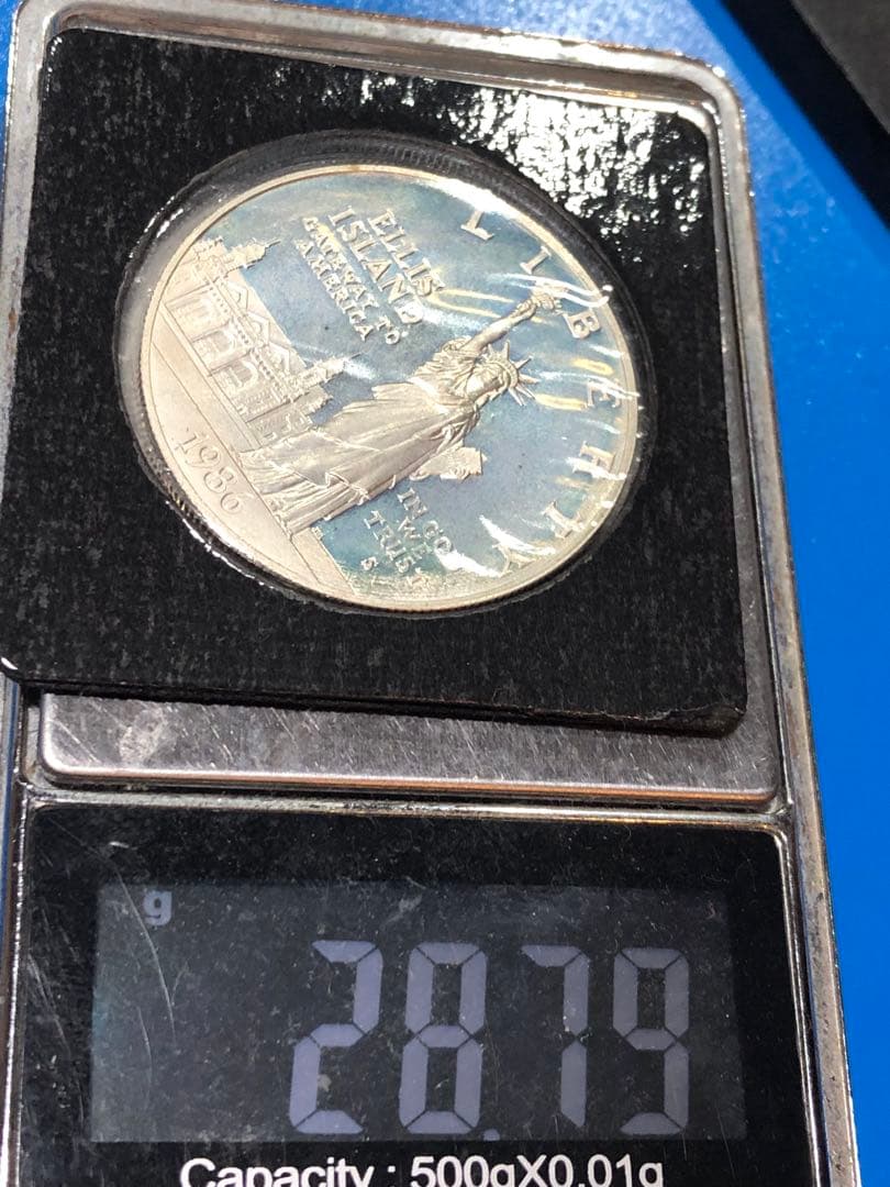 4275【アメリカ・銀貨】1986年1ドル銀貨　硬貨　　古銭　銀貨