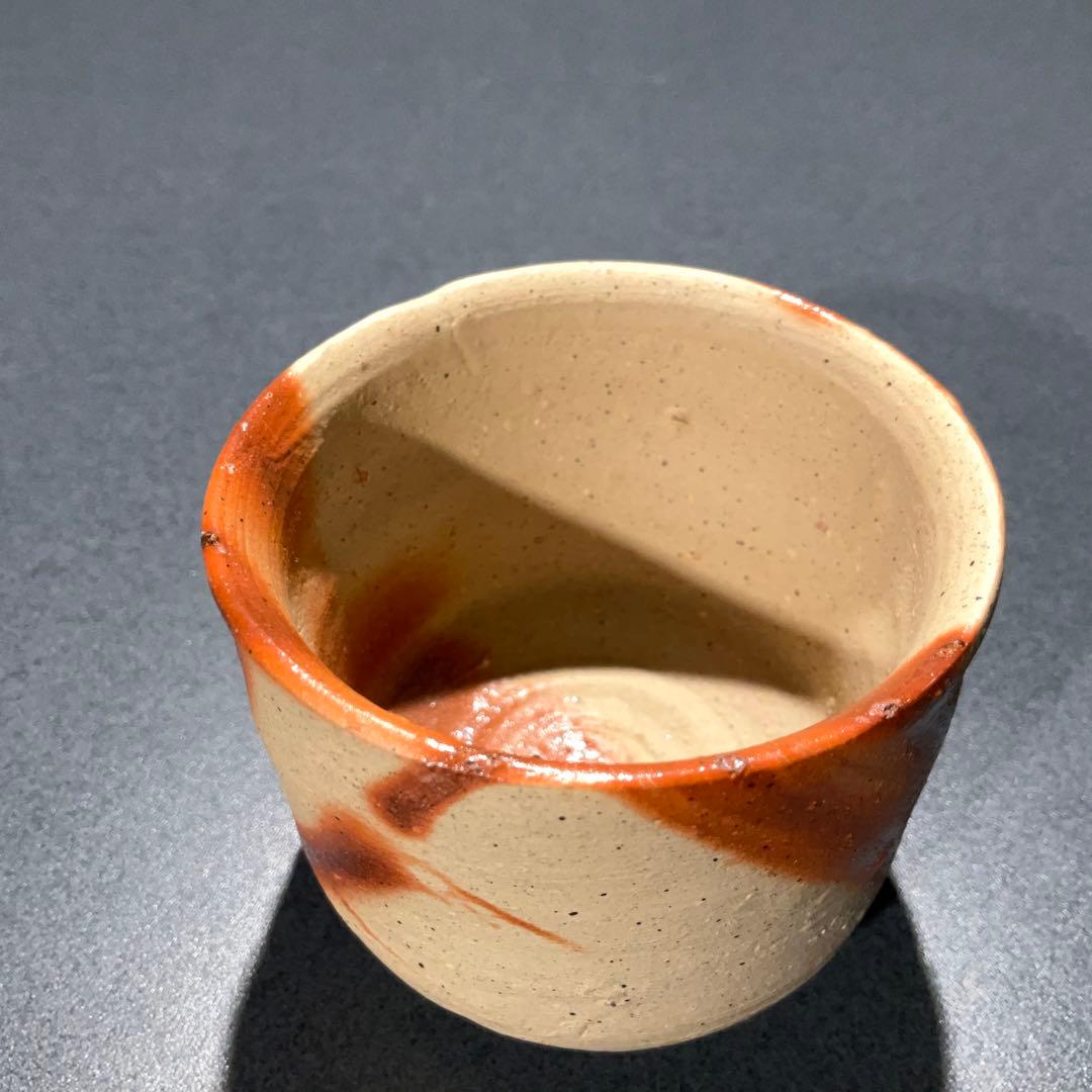 【ぐい呑・盃】備前焼　人間国宝　山本陶秀　火襷　酒器・お猪口　R0944ダU2