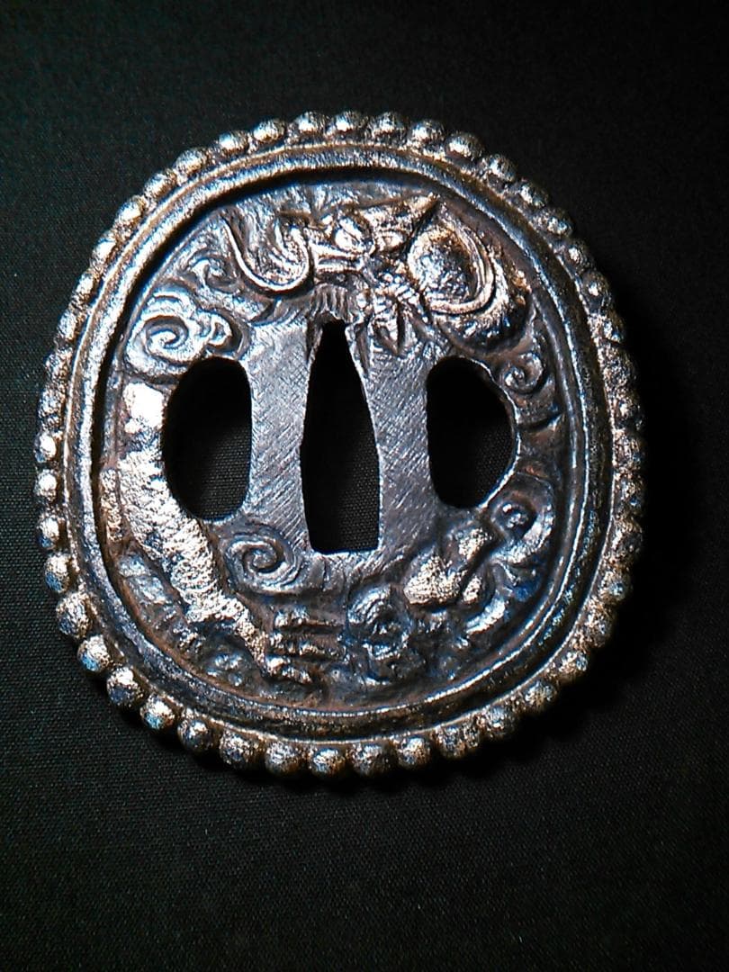 【 鉄地南蛮鍔 】　雲龍図　江戸初期　肥前長崎