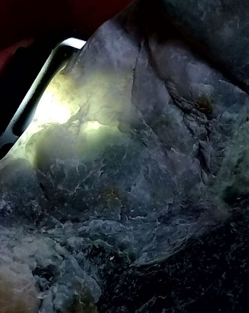 ★翡翠原石★糸魚川硬玉【横川転石・川ズレ・ウブ16kg】