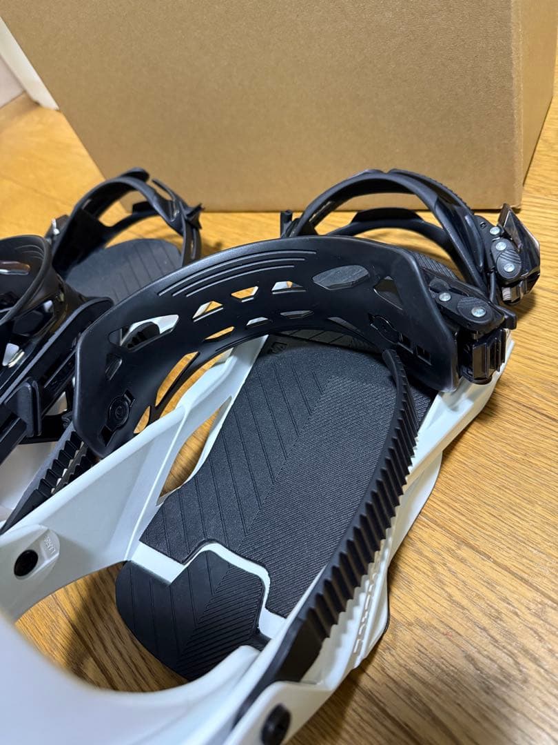 SALOMON スノーボードビンディング rhythm ホワイト L