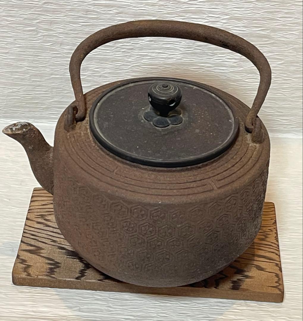 南部鉄器　亀甲文　鉄瓶　鉄釜　アンティーク　置物120