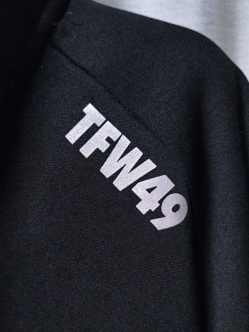 TFW49 プルオーバー パーカー　黒