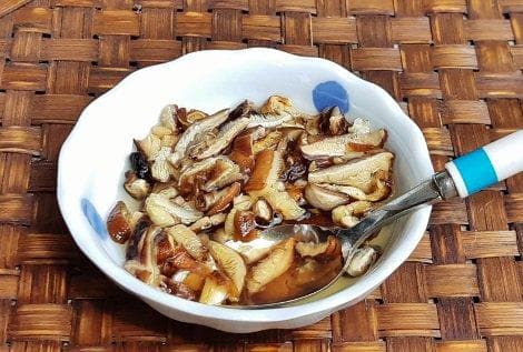 お徳用業務価格卸値！伊豆産原木栽培干し椎茸小割れスライスしいたけ1㎏